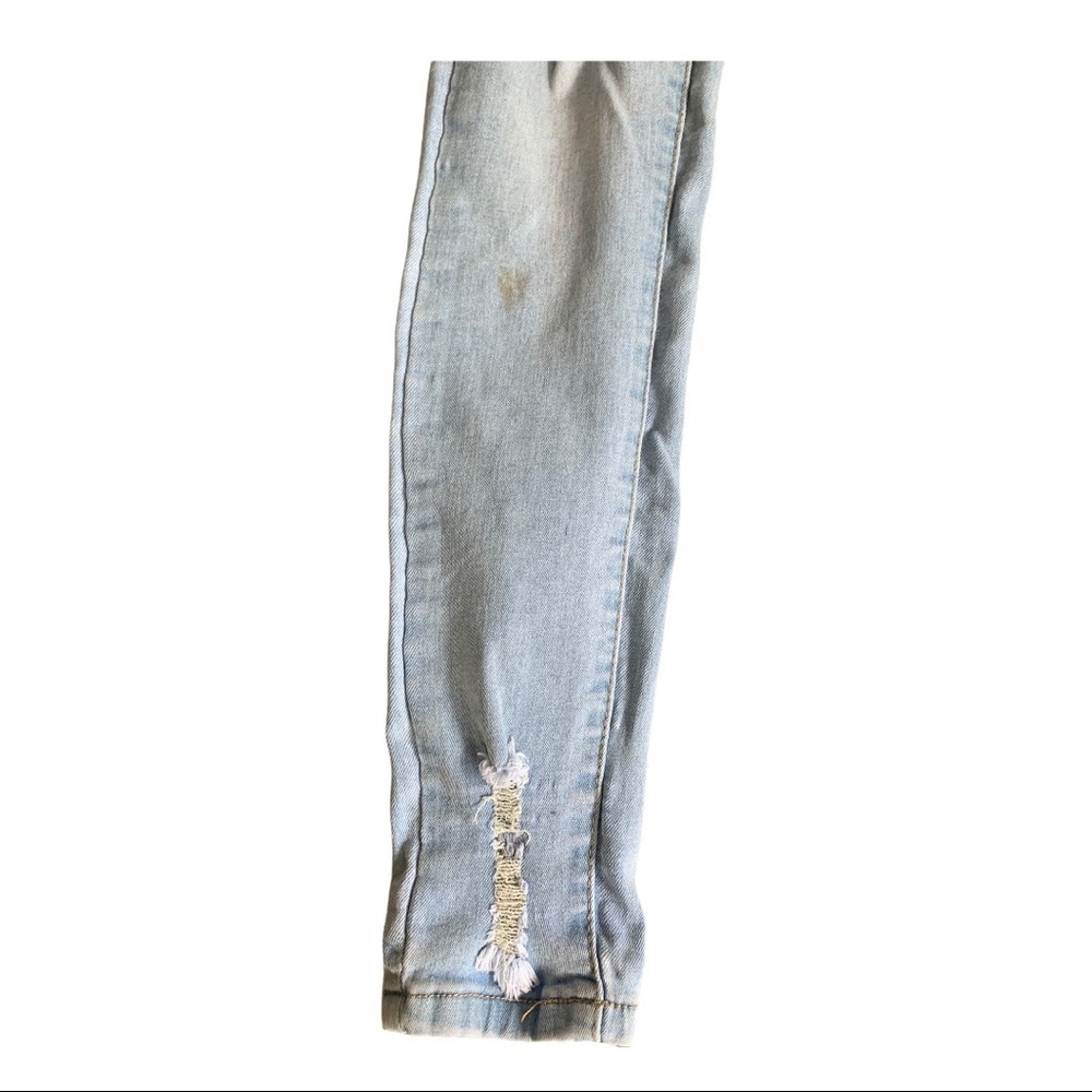 Distressed Jeans 7 - Picture 2 of 6
